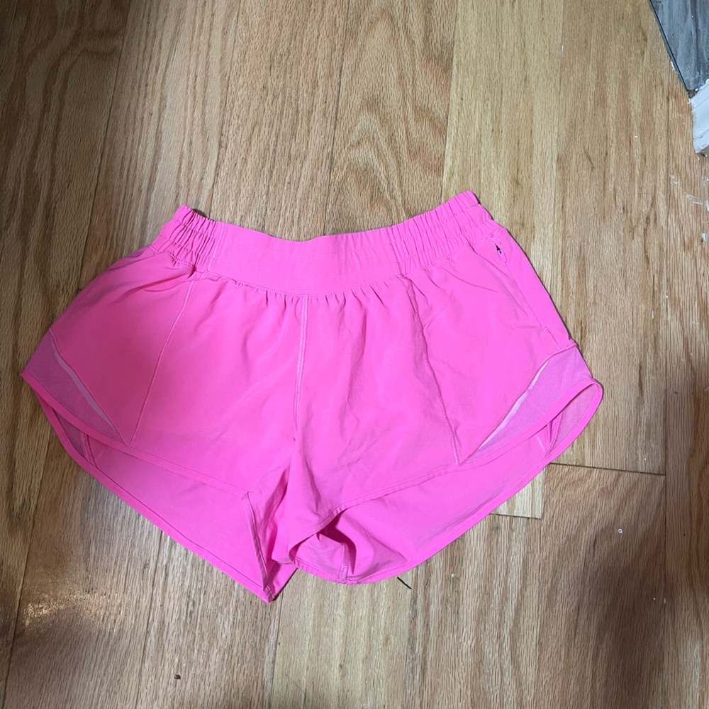 Lululemon 2.5” hotty hot shorts